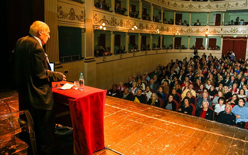 Antonio Paolucci al Teatro Niccolini racconta Villa Bardini