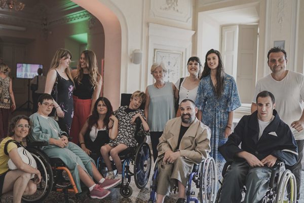 Una collezione di abiti fashion per superare la disabilità