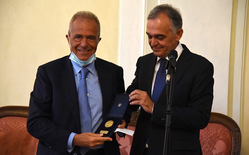 Medaglia d’oro della Regione alla Fondazione CR Firenze per l’impegno durante l’emergenza sanitaria