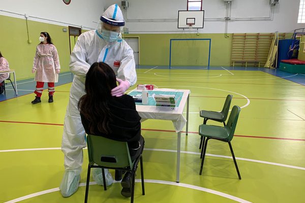 Covid-19, a Bagno a Ripoli i primi 300 test rapidi agli studenti