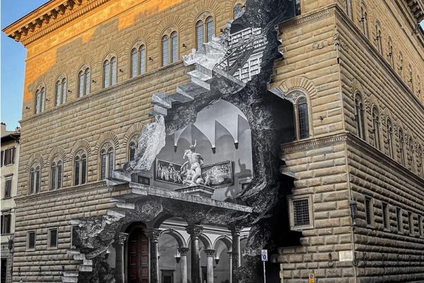 L’installazione ‘La Ferita’ dell’artista JR sulla facciata di Palazzo Strozzi