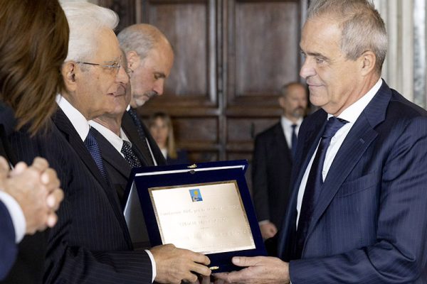 Fondazione CR Firenze riceve dal Presidente della Repubblica Sergio Mattarella il Premio AIRC “Credere nella Ricerca”