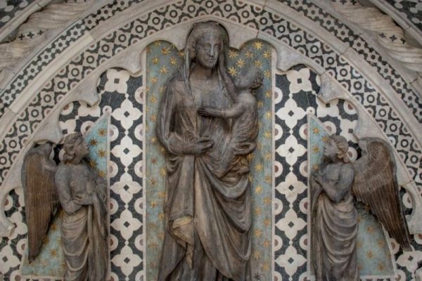 Il Duomo di Firenze a colori: restaurata la Porta dei Cornacchini