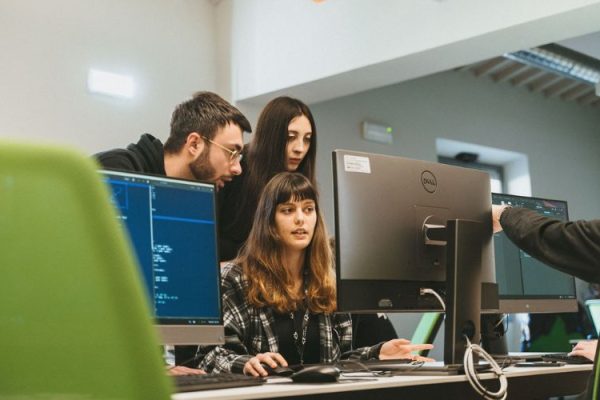 Scuola di programmazione 42 Firenze, al via i corsi di orientamento gratuiti