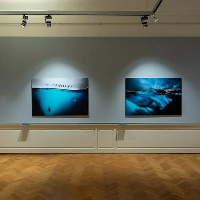 Una delle sale della mostra di David Doubilet