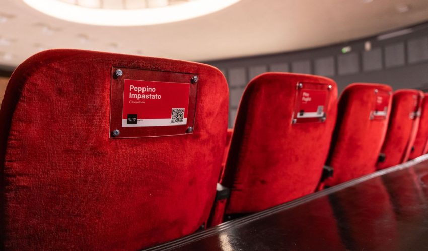 Il Teatro Puccini dedica 62 poltrone alle vittime delle mafie